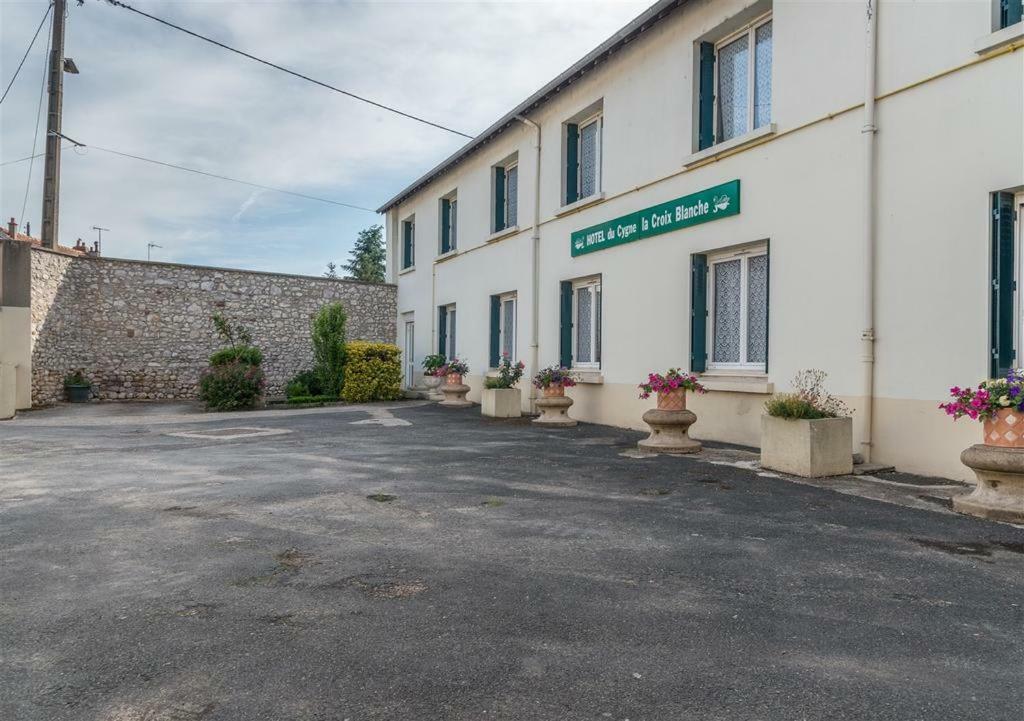Hotel Du Cygne De La Croix Blanche Lailly-en-Val Exterior foto